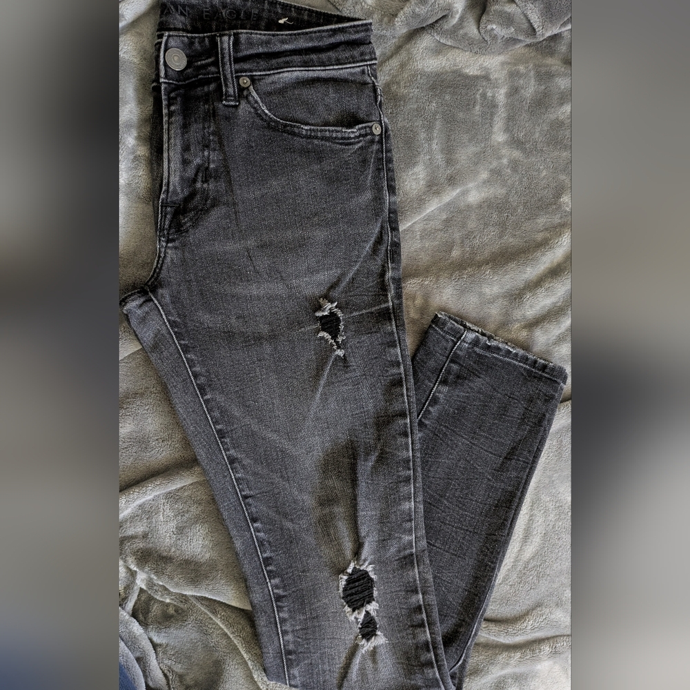 American Eagle Outfitters Gray Skinny Jeans with Distressed Style